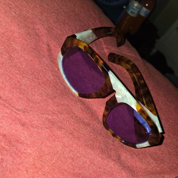Sunglassess(Gucci) - Picture 1 of 6